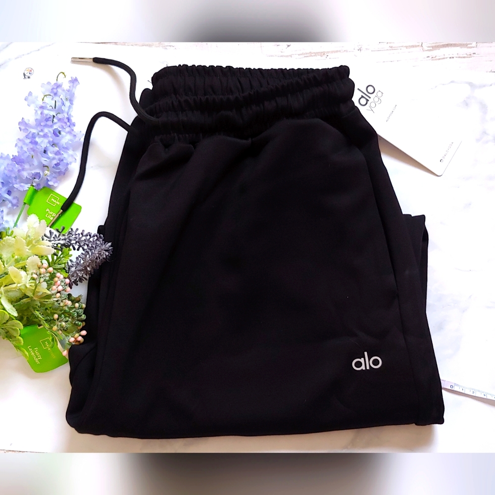 NWT ALO Yoga Black Sweatpants